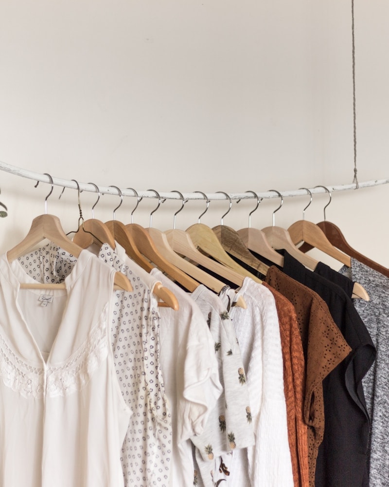 Curadoria de moda feminina sustentável - Peças únicas selecionadas no Girovitrine